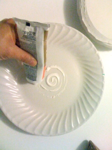 image applying glue to plate
